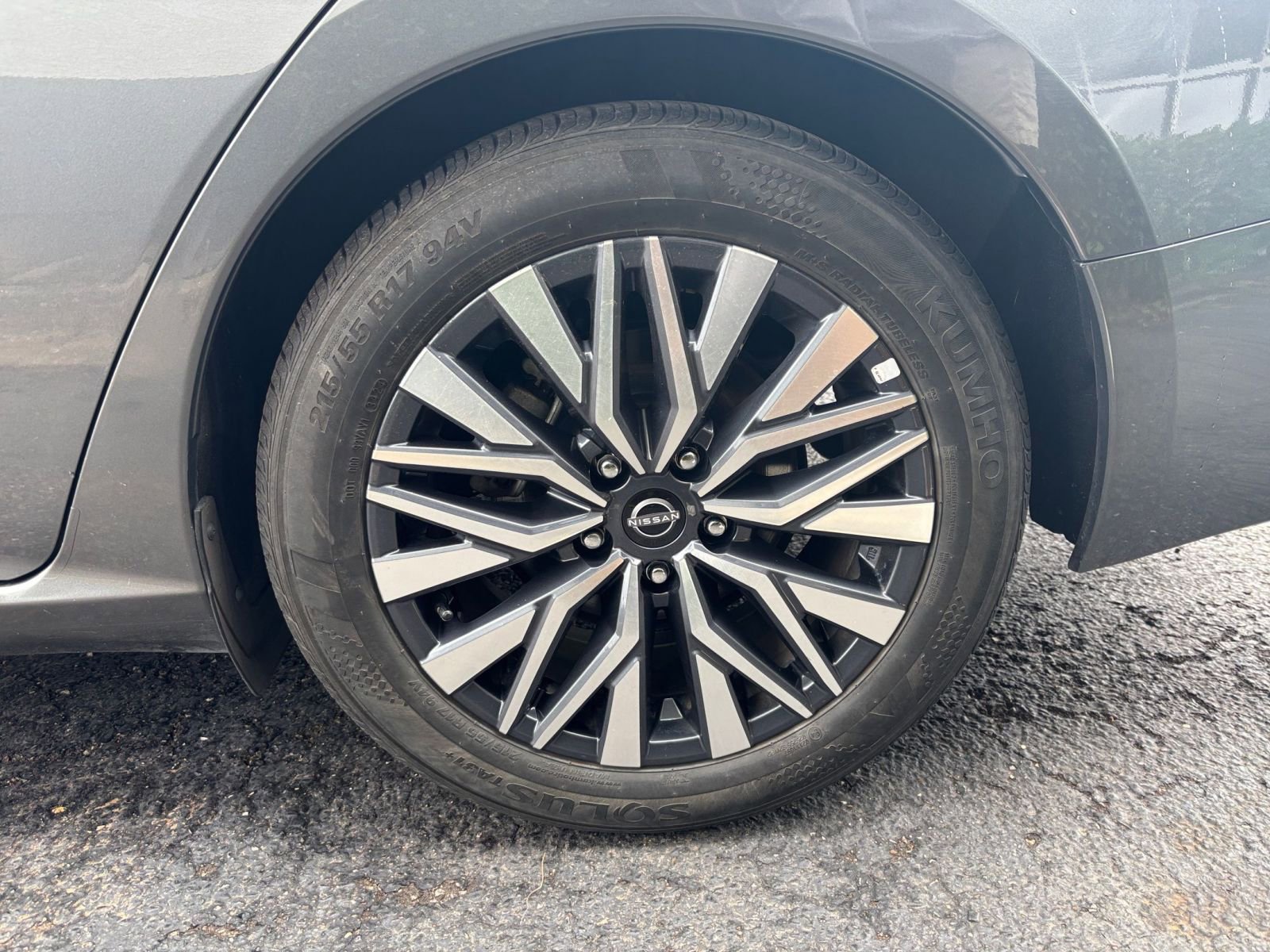 Used 2025 Nissan Altima 2.5 SV FWD image 30