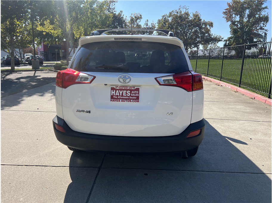 Used 2013 Toyota RAV4 LE FWD image 6