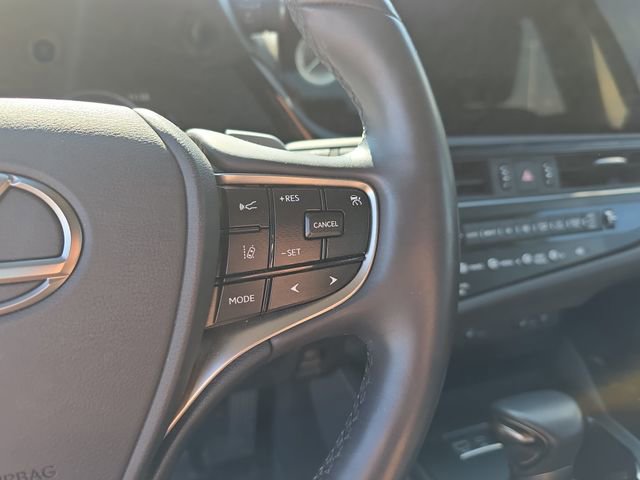 Certified 2025 Lexus ES 300h w/ Premium Package image 18