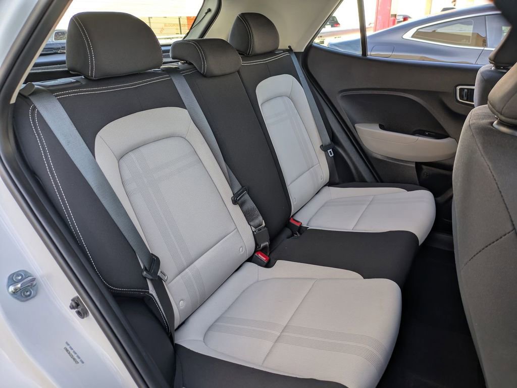 Used 2025 Hyundai Venue SEL image 27