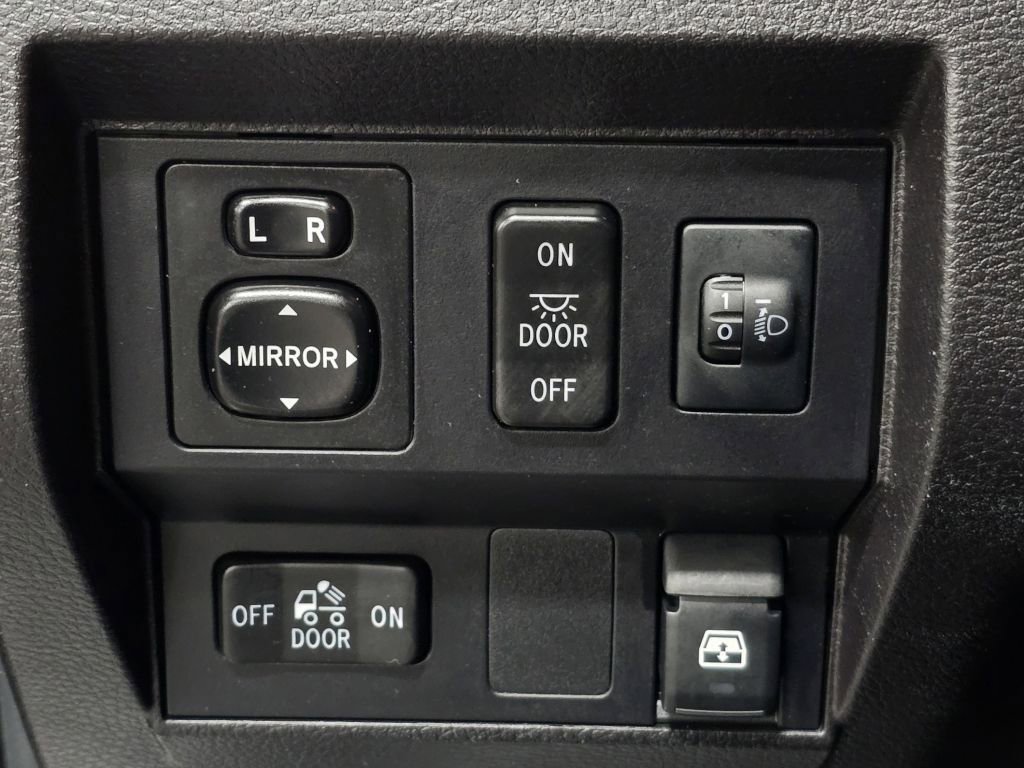 Used 2016 Toyota Tundra SR5 w/ SR5 Upgrade Package image 16