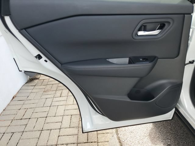 Certified 2026 Nissan Rogue SV FWD image 31