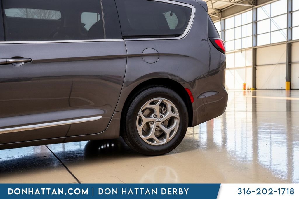 Used 2023 Chrysler Pacifica Limited image 27