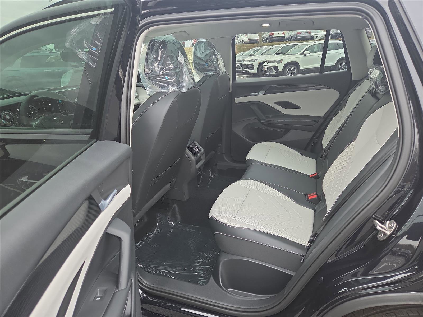 New 2026 Volkswagen Tiguan SE image 25