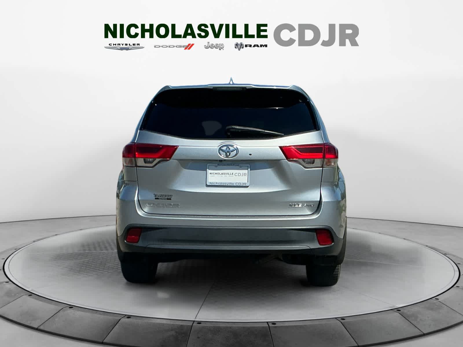 Used 2017 Toyota Highlander XLE AWD/4WD image 4