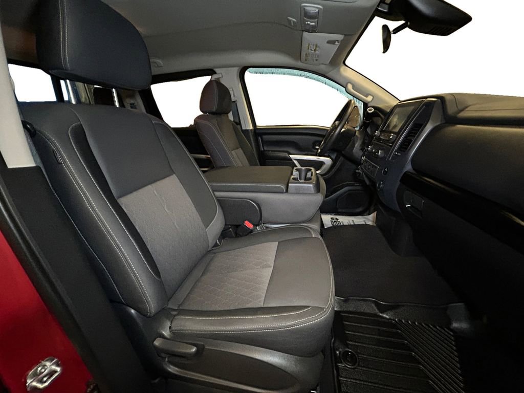 Used 2024 Nissan Titan SV image 14