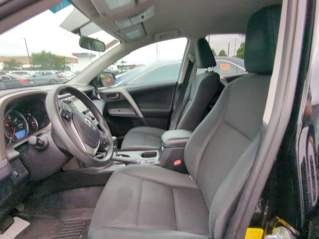 Used 2016 Toyota RAV4 LE AWD/4WD image 6