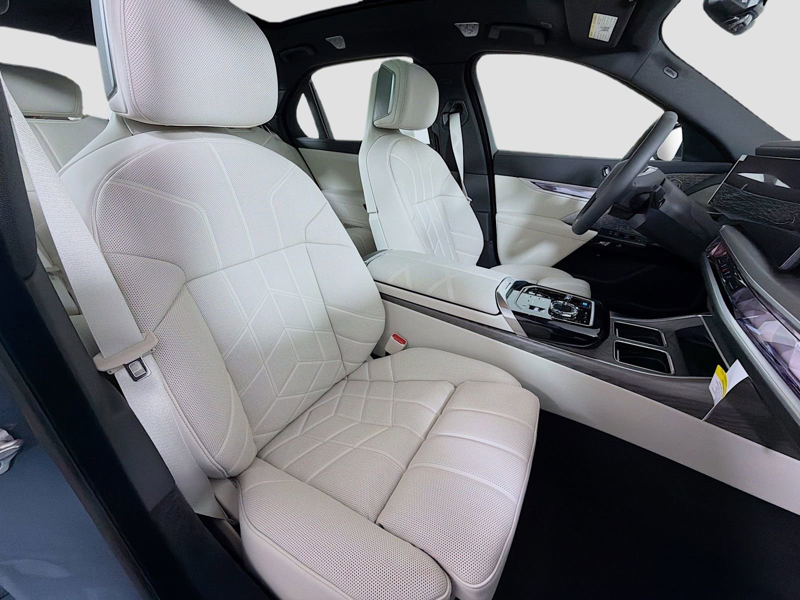 New 2026 BMW i7 xDrive60 w/ Executive Package image 31