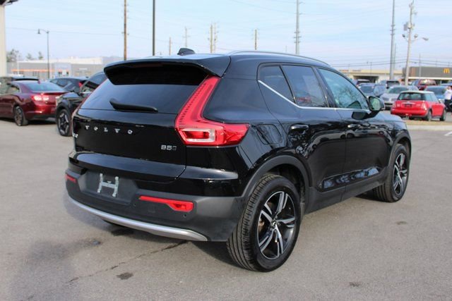 Used 2025 Volvo XC40 B5 Core image 44