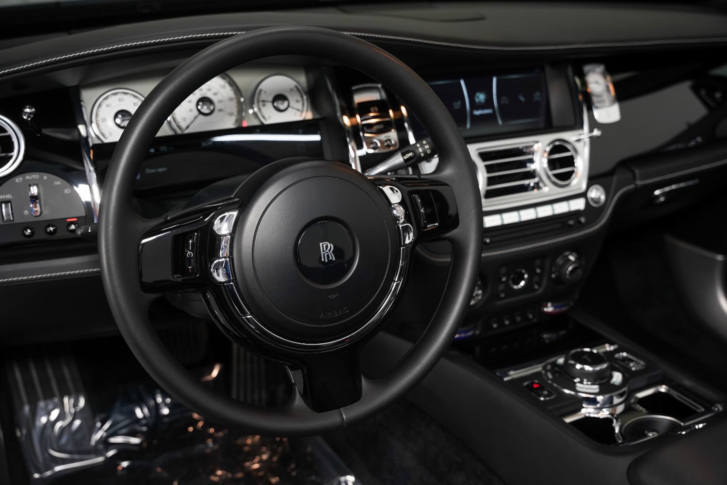 Used 2019 Rolls-Royce Dawn RWD image 39