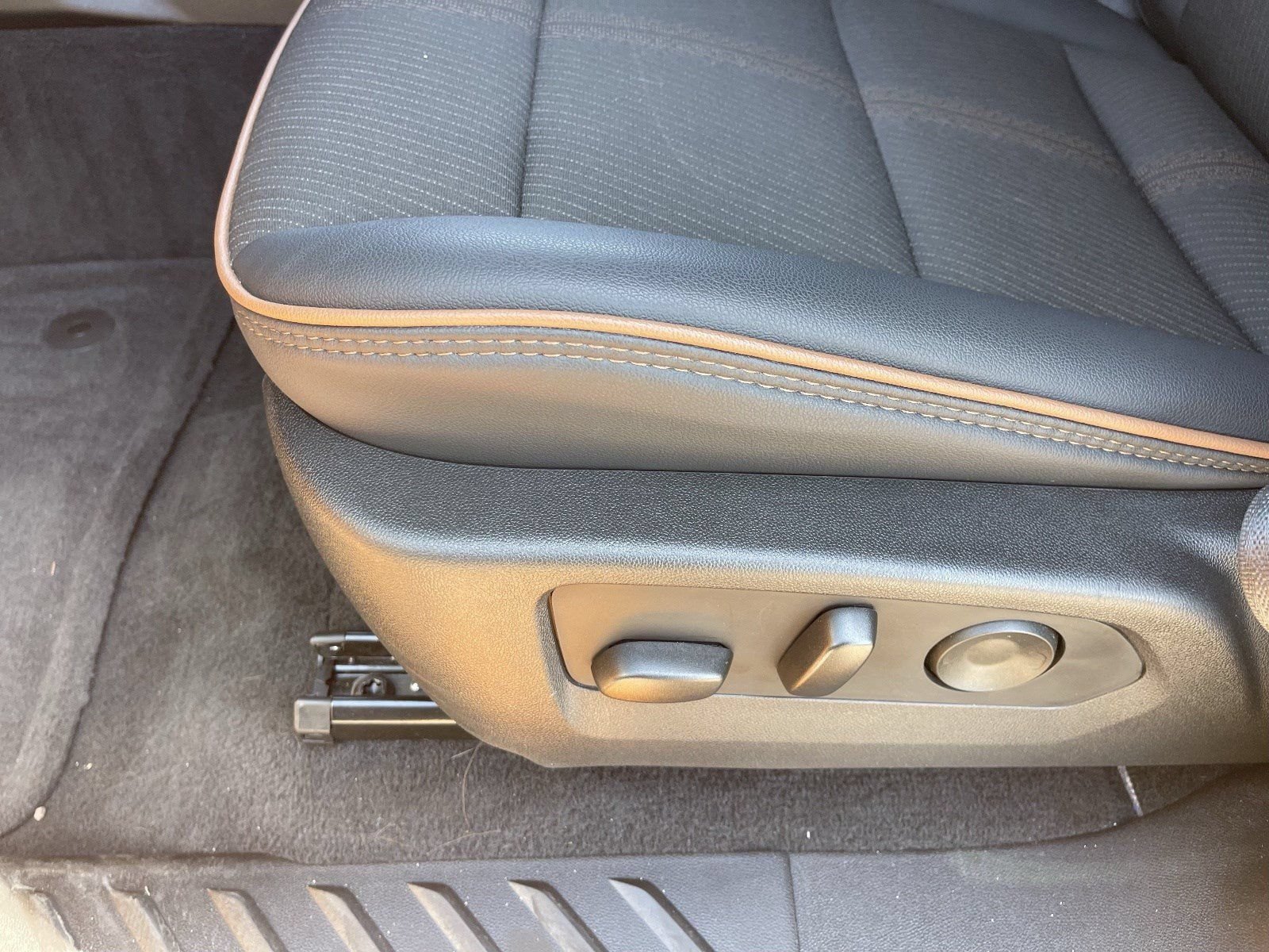 Certified 2025 GMC Canyon AT4 AWD/4WD image 21