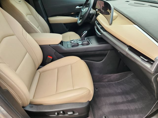 Used 2024 Cadillac XT4 Luxury FWD image 14