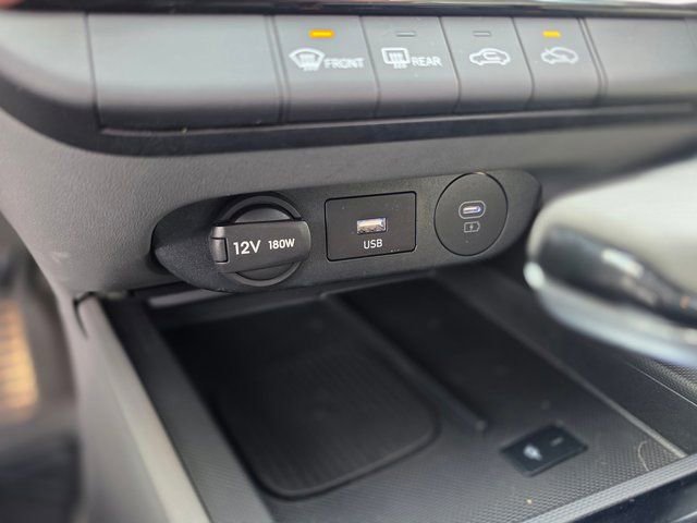 Certified 2025 Hyundai Elantra Sport image 28
