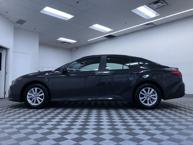 Used 2025 Toyota Camry SE image 11