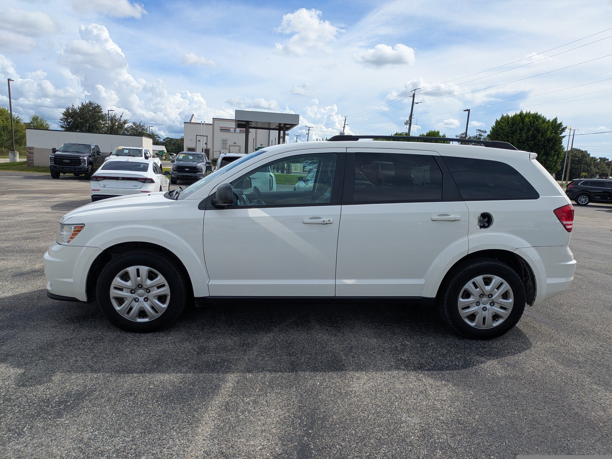 Used 2019 Dodge Journey SE FWD image 7