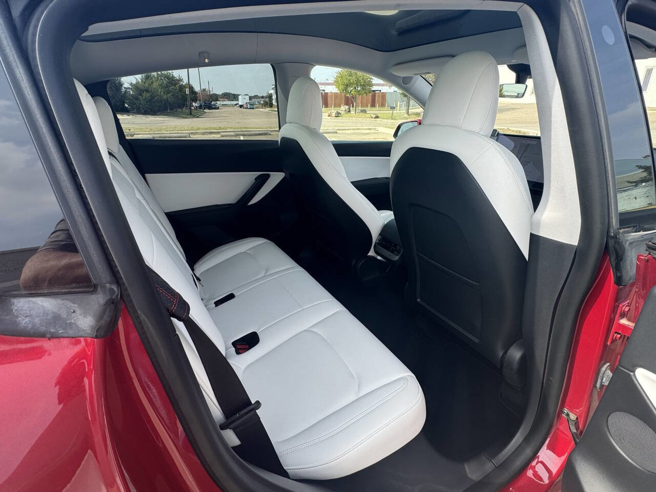 Used 2021 Tesla Model Y Long Range image 18