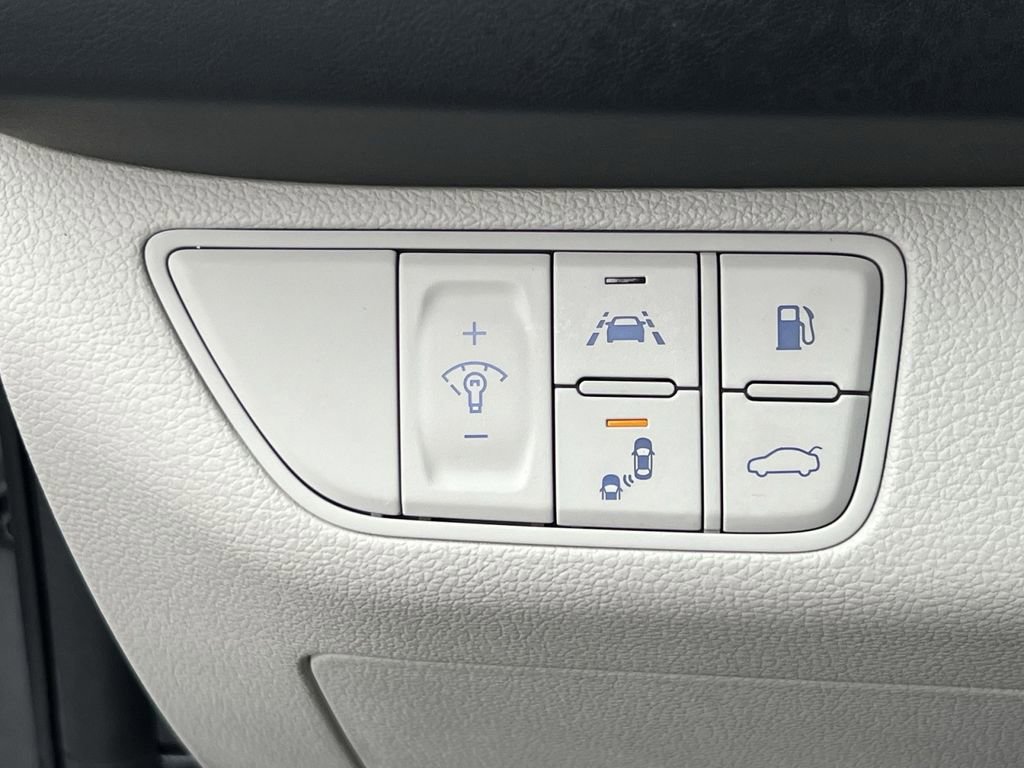 Used 2019 Genesis G70 2.0T Advanced image 33