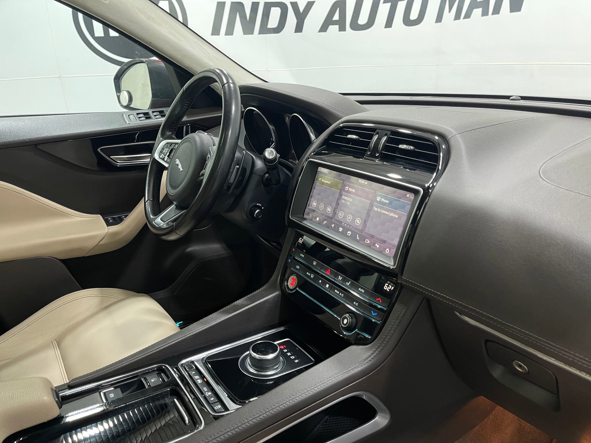 Used 2019 Jaguar F-PACE Prestige image 21