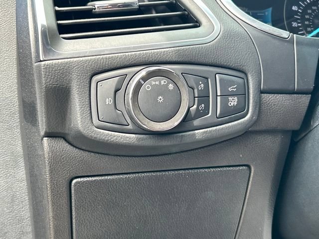 Used 2019 Ford Edge Titanium w/ Equipment Group 301A AWD/4WD image 21