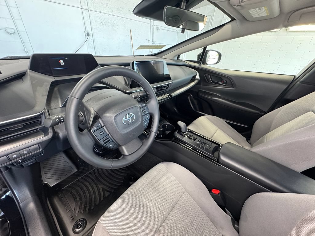 Used 2026 Toyota Prius LE AWD/4WD image 14
