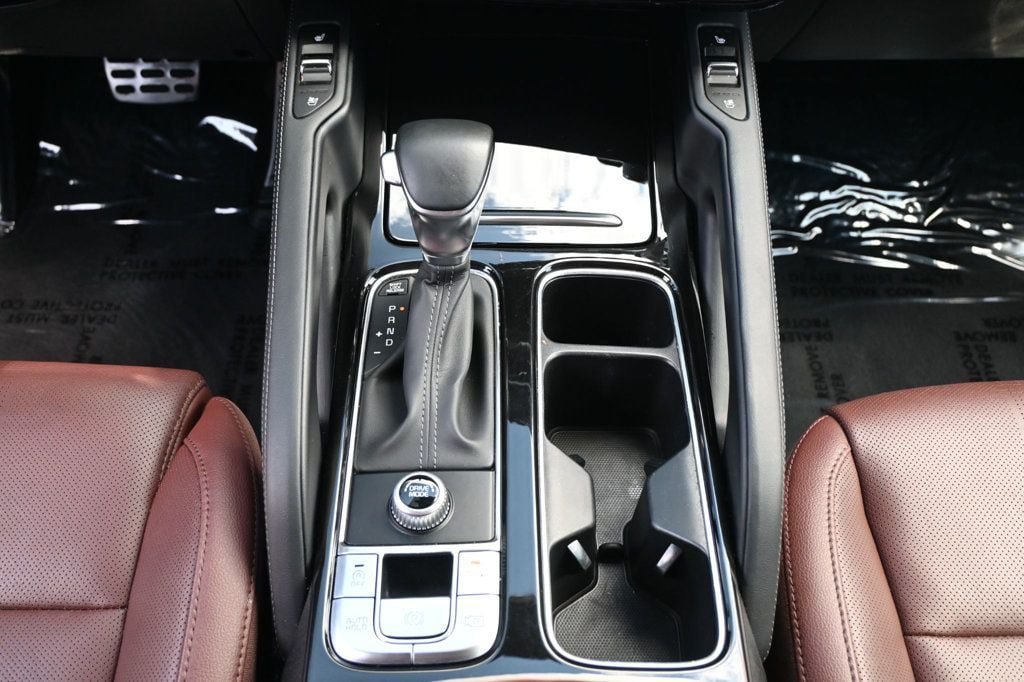 Used 2024 Kia Telluride SX w/ Towing Package FWD image 12