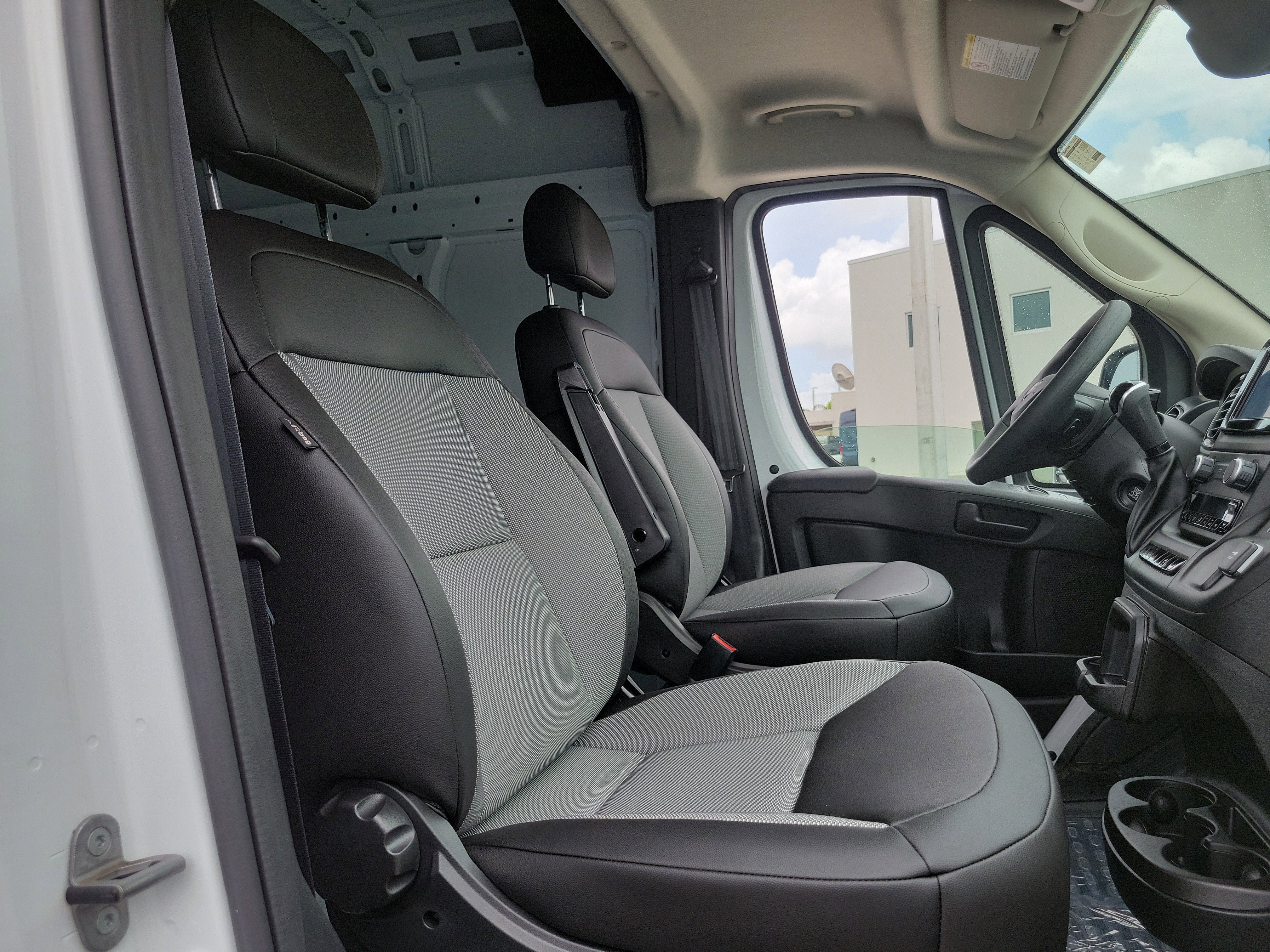 Used 2026 RAM ProMaster 2500 w/ Convenience Group FWD image 19