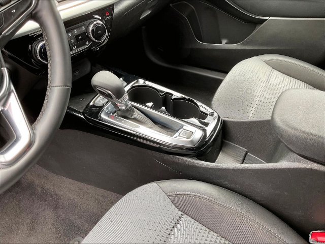 Used 2025 Chevrolet Trax LT w/ Sunroof Package FWD image 18
