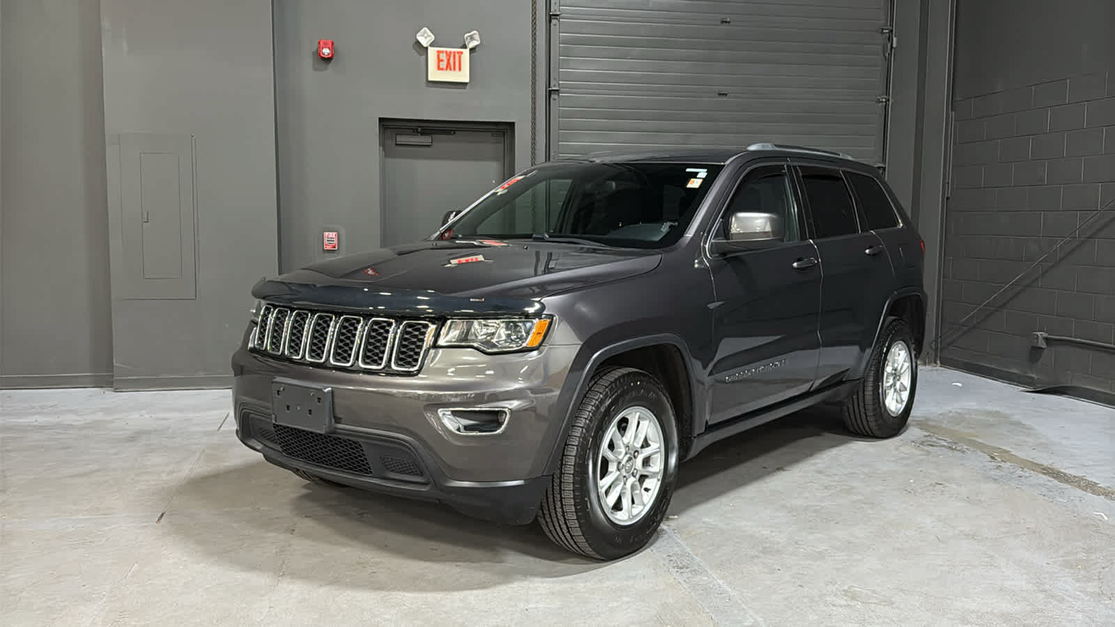 Used 2019 Jeep Grand Cherokee Laredo AWD/4WD image 3