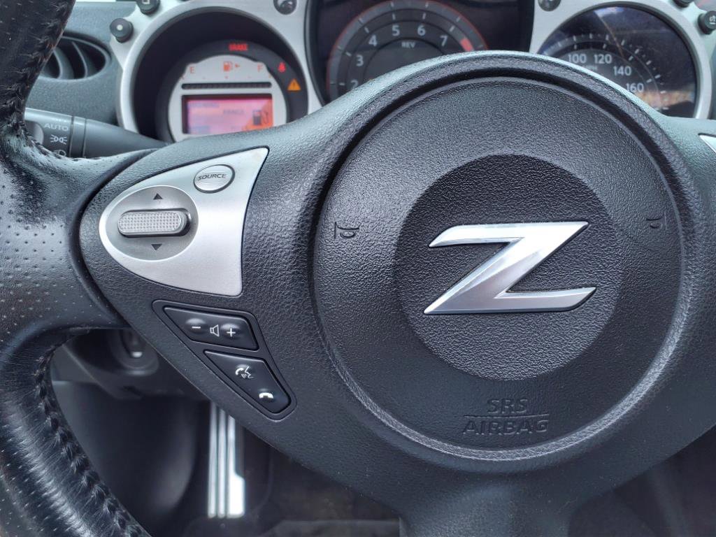 Used 2010 Nissan 370Z Touring image 19