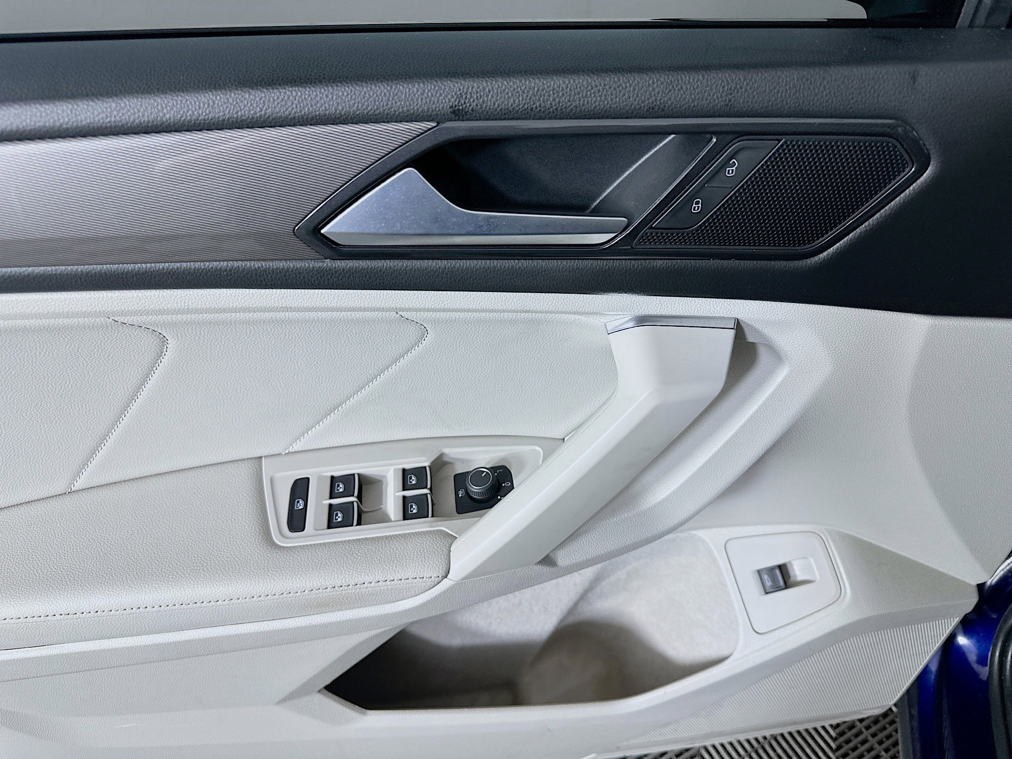 Used 2022 Volkswagen Tiguan SE image 15