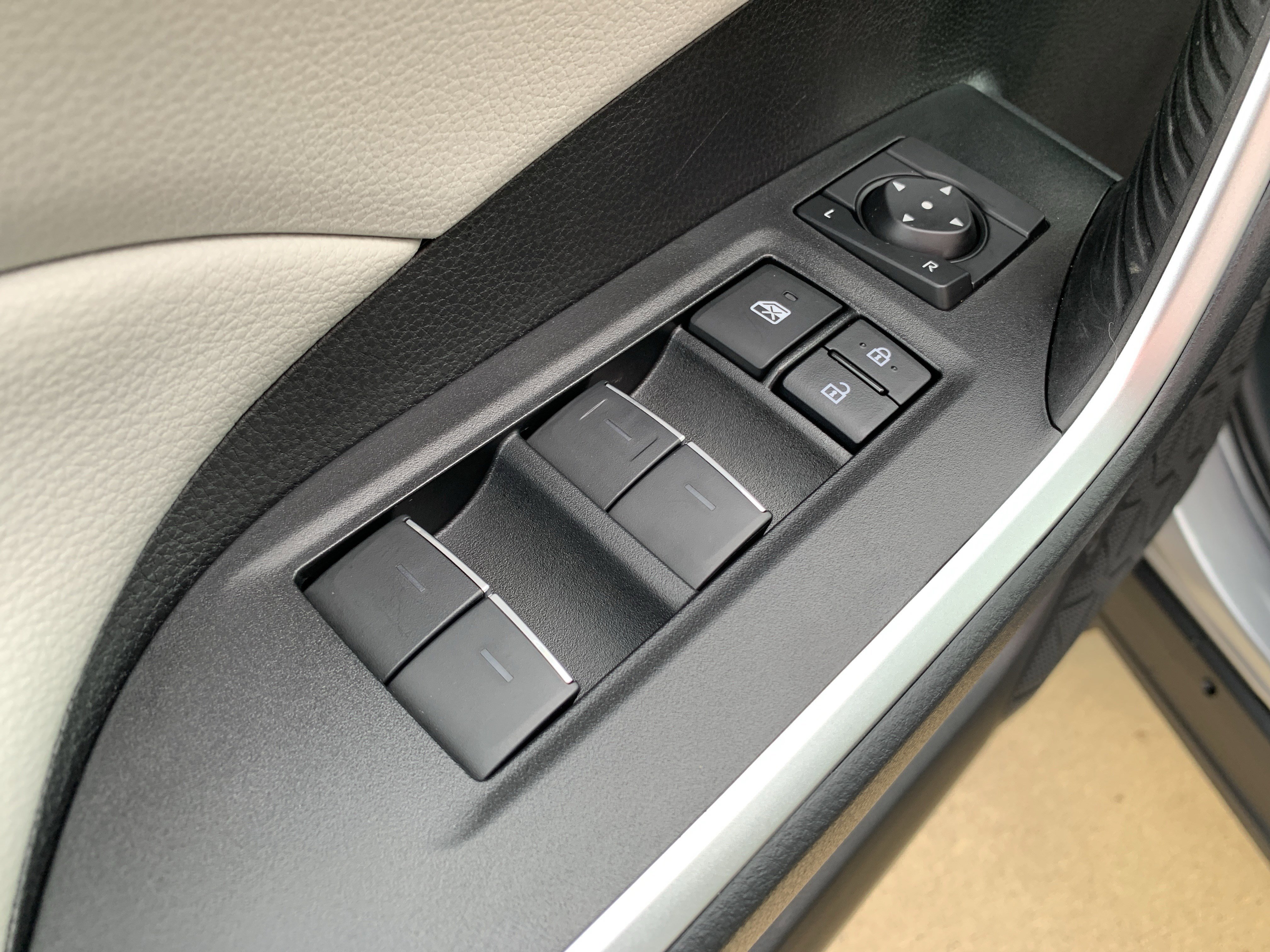 Used 2025 Toyota RAV4 XLE Premium image 15