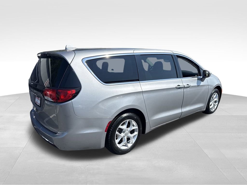 Used 2018 Chrysler Pacifica Touring Plus w/ Tire & Wheel Group image 8