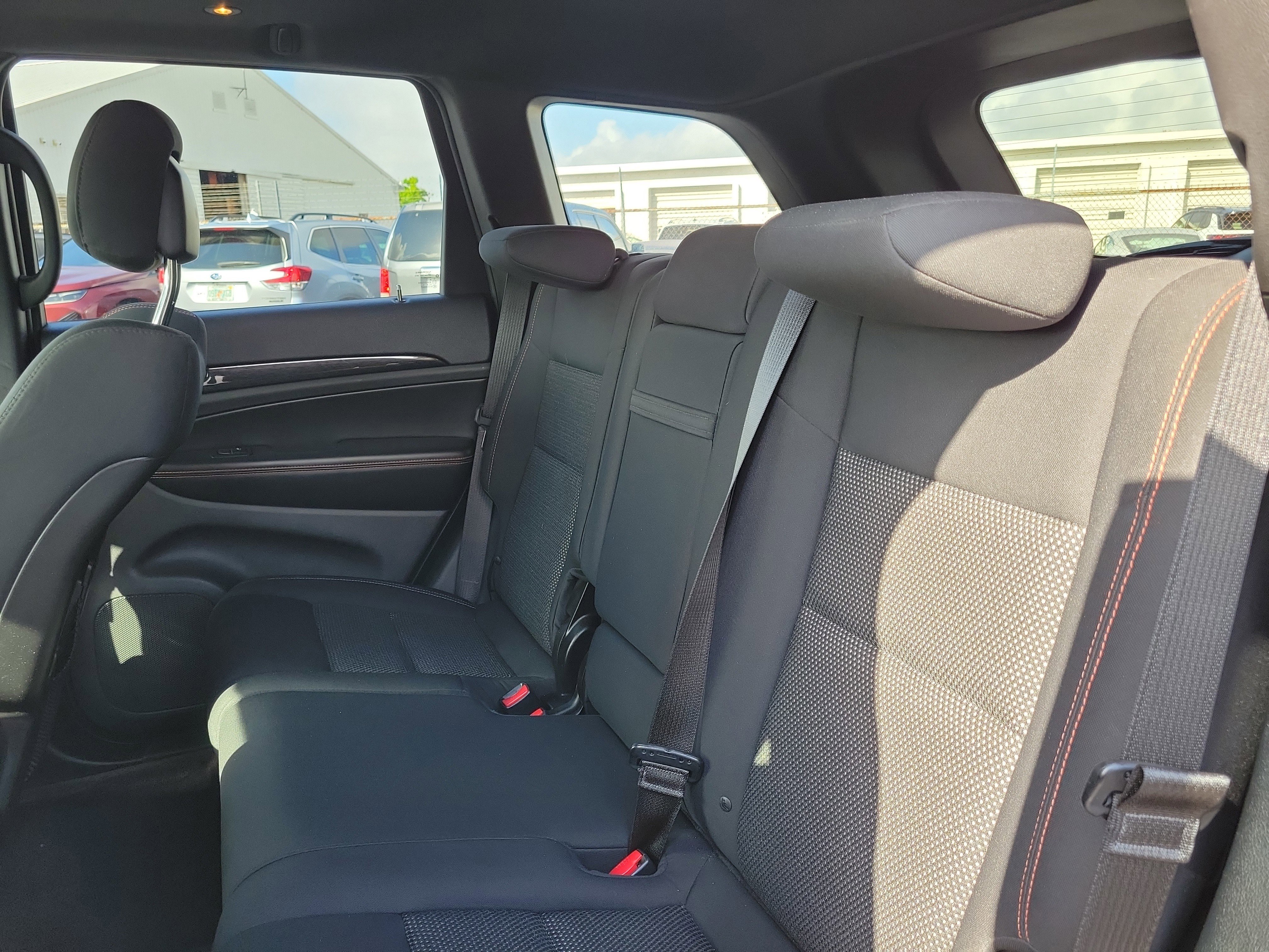 Used 2017 Jeep Grand Cherokee Laredo image 10