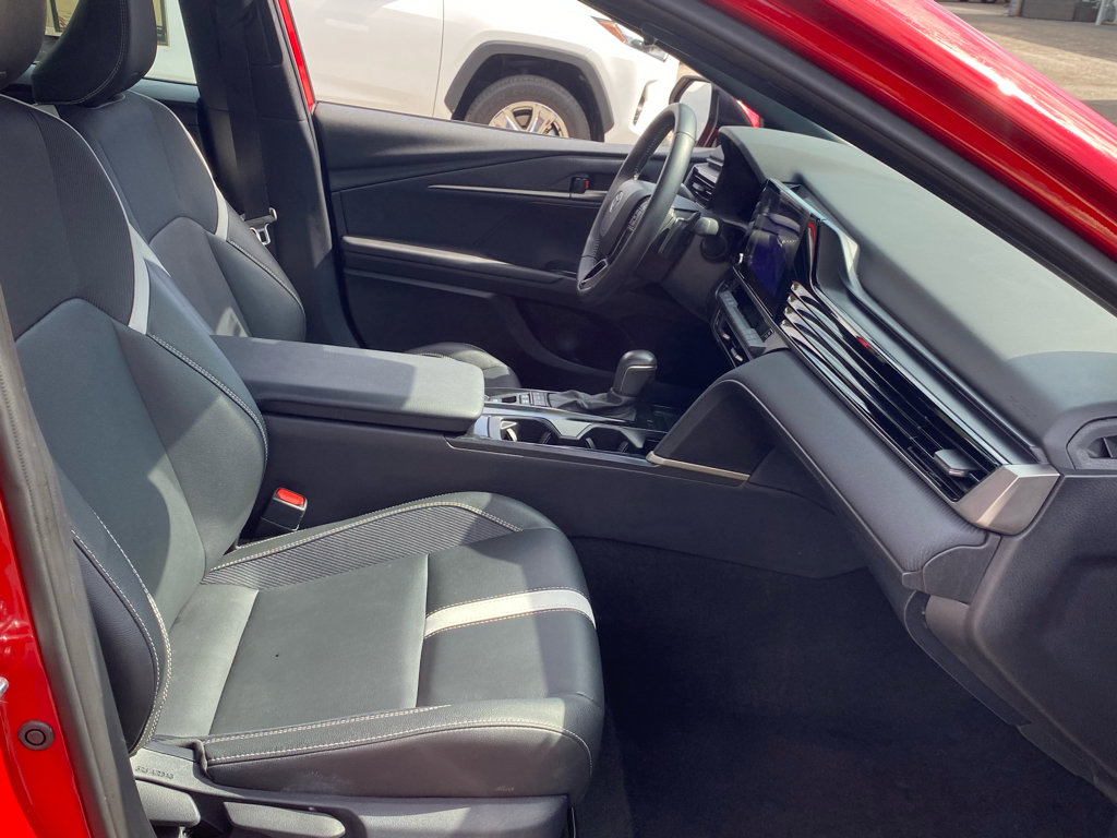 Used 2025 Toyota Camry SE image 15