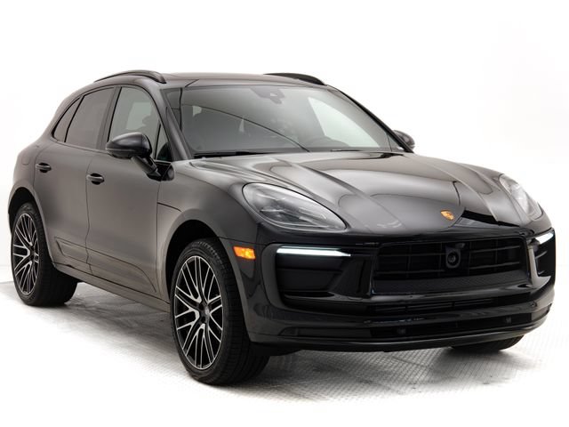 Certified 2025 Porsche Macan Turbo AWD/4WD image 31