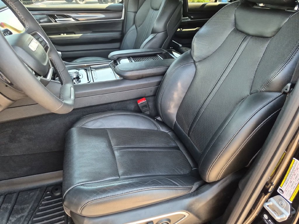Used 2024 Jeep Wagoneer 4WD w/ Rear Seat Video Group 1 image 15