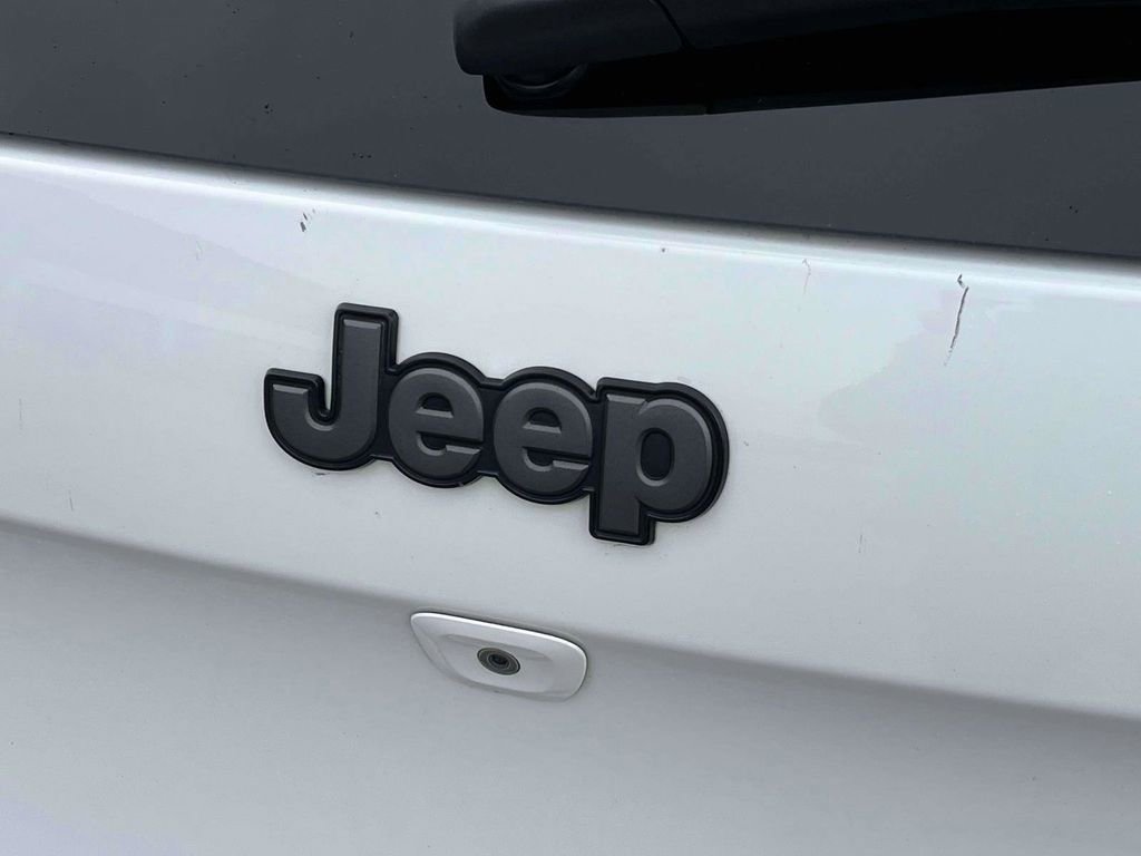 Used 2015 Jeep Cherokee Trailhawk w/ Comfort/Convenience Group image 42