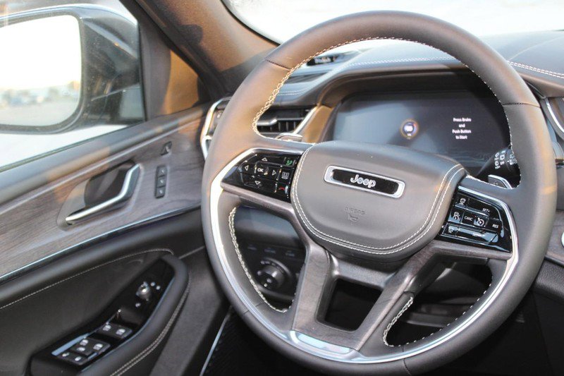 New 2023 Jeep Grand Cherokee Overland w/ Luxury Tech Group IV image 18