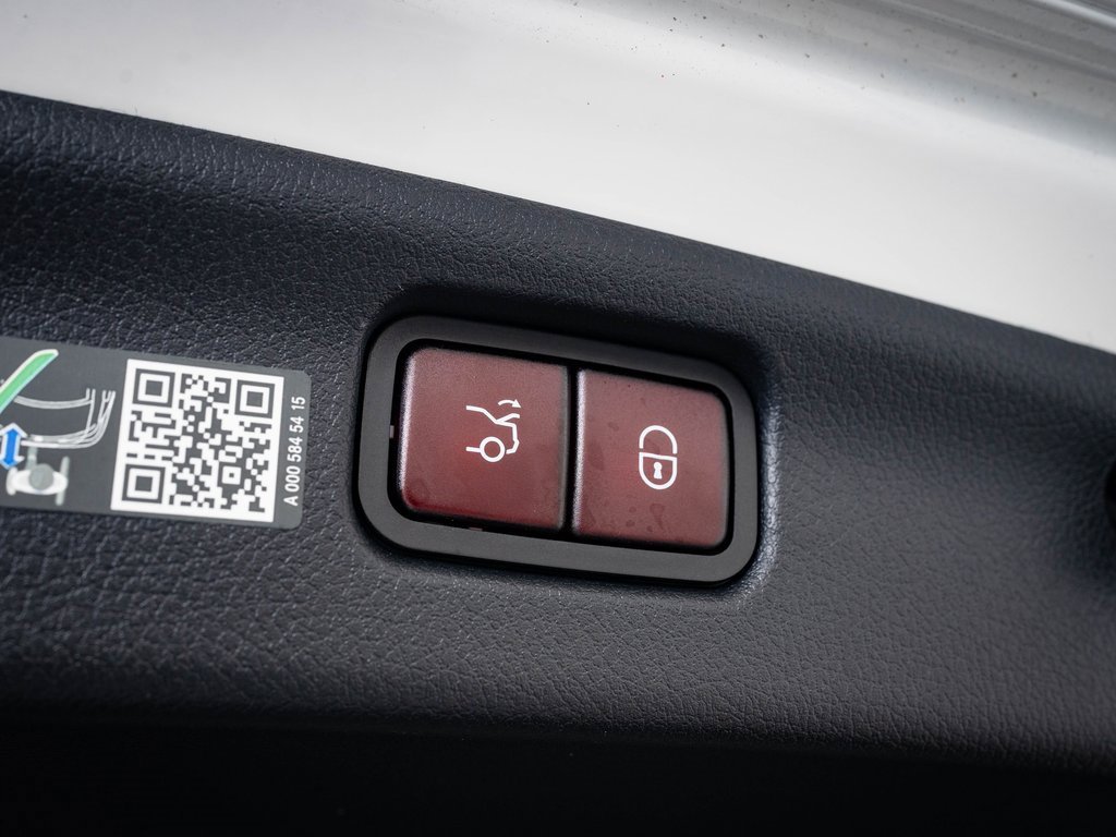 Used 2025 Mercedes-Benz C 300 4MATIC Sedan image 36