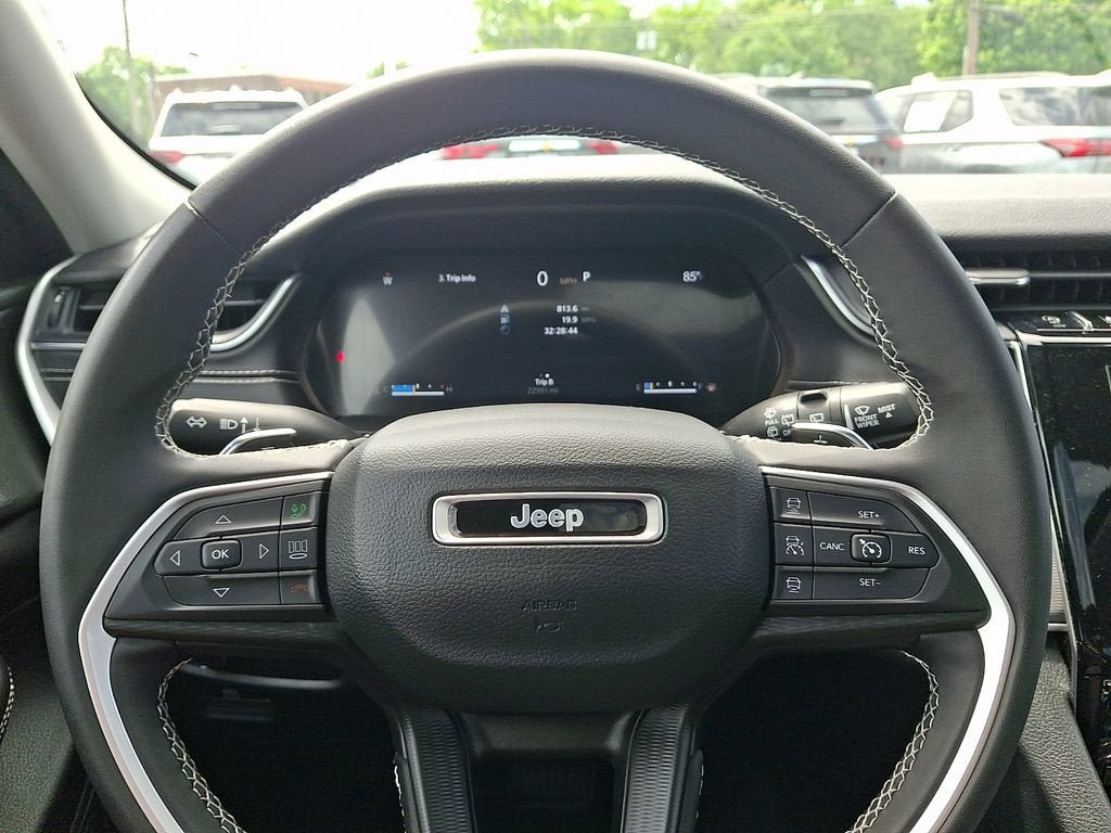 Used 2024 Jeep Grand Cherokee Laredo X AWD/4WD image 21