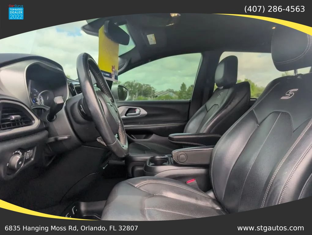 Used 2020 Chrysler Pacifica Touring-L w/ S Appearance Package FWD image 12