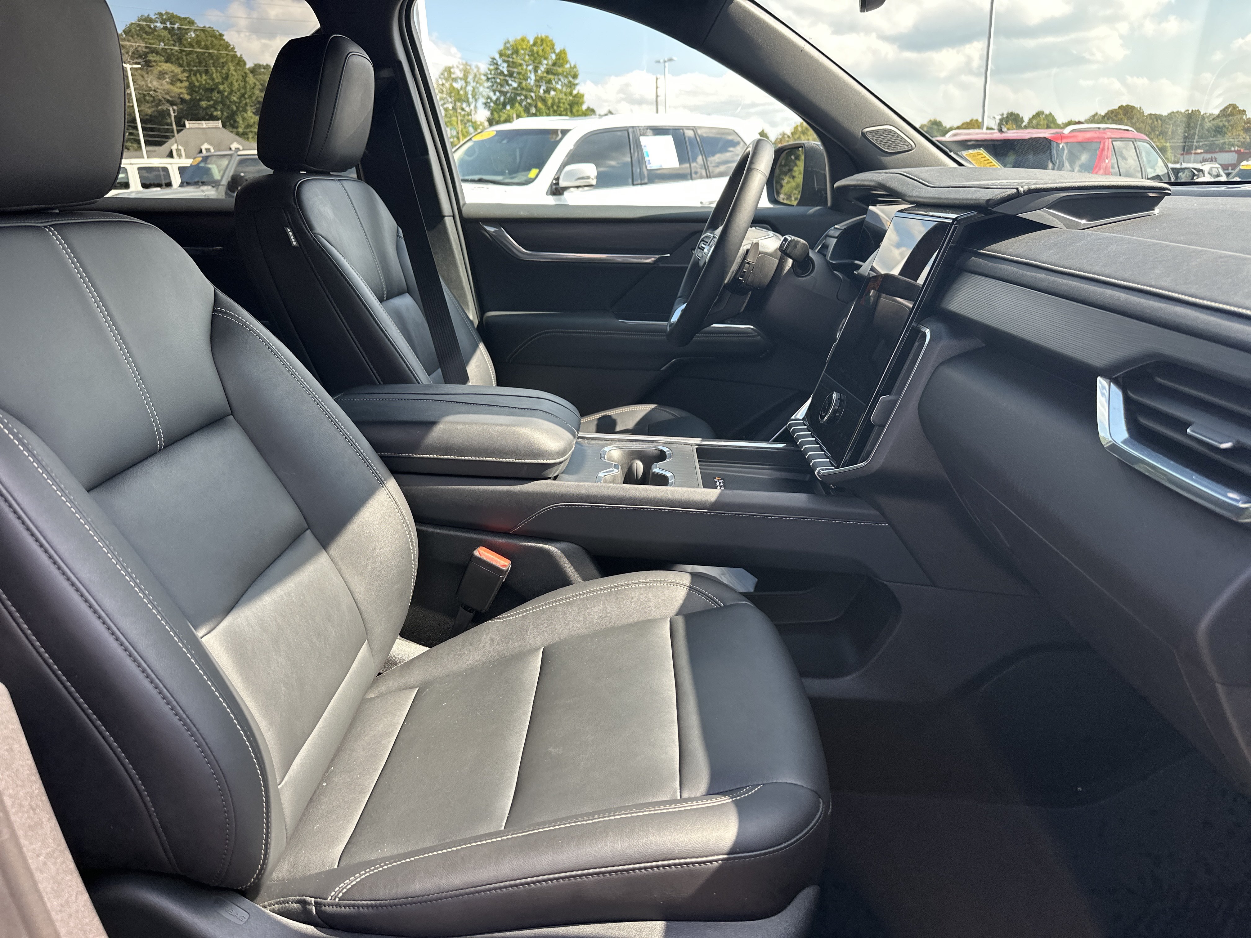 Used 2024 GMC Acadia Elevation FWD image 14