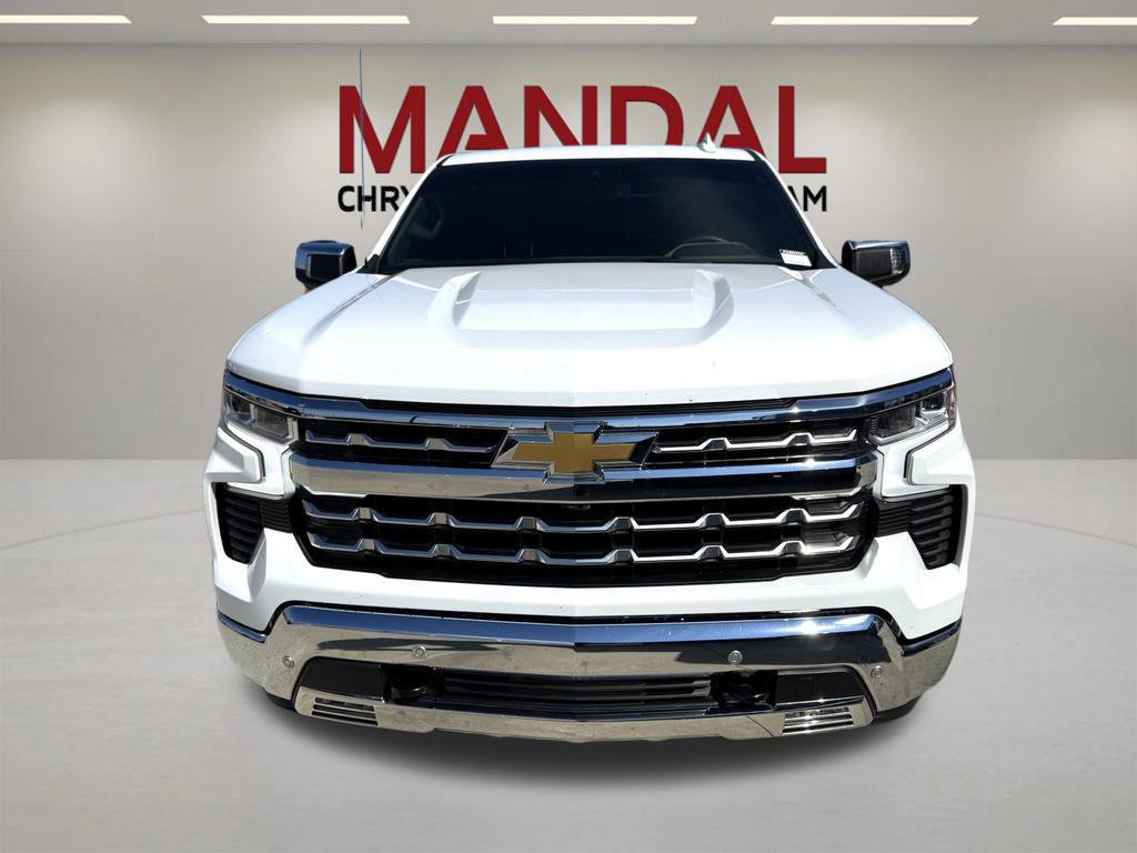 Used 2025 Chevrolet Silverado 1500 LTZ AWD/4WD image 2