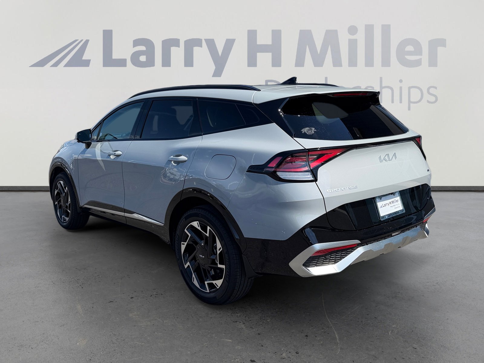 Used 2025 Kia Sportage SX image 3