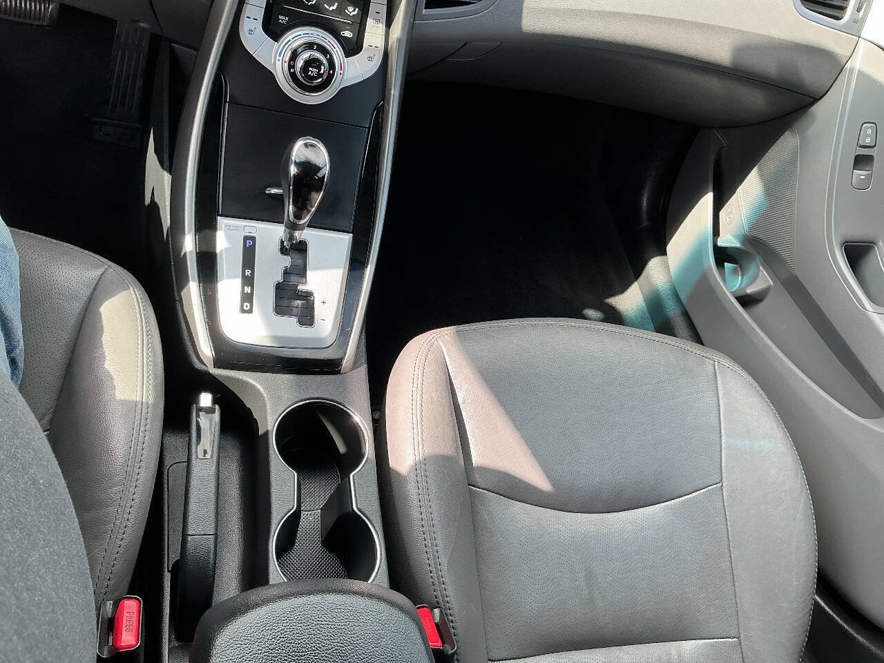 Used 2012 Hyundai Elantra Limited FWD image 28