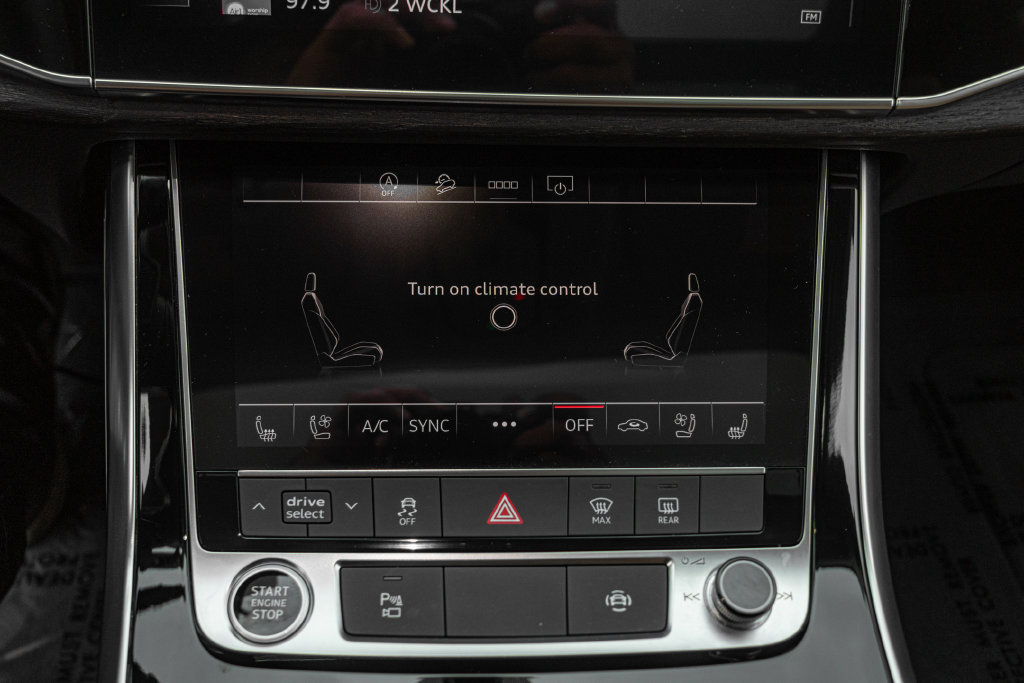 Used 2025 Audi Q8 Premium Plus AWD/4WD image 20