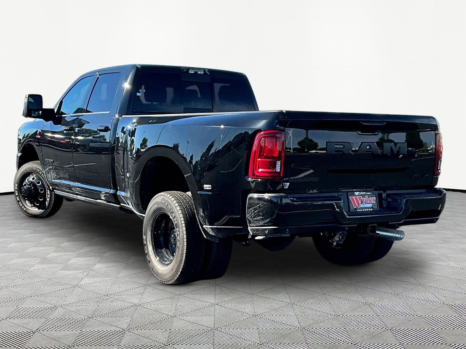 New 2027 RAM 3500 Laramie AWD/4WD image 3