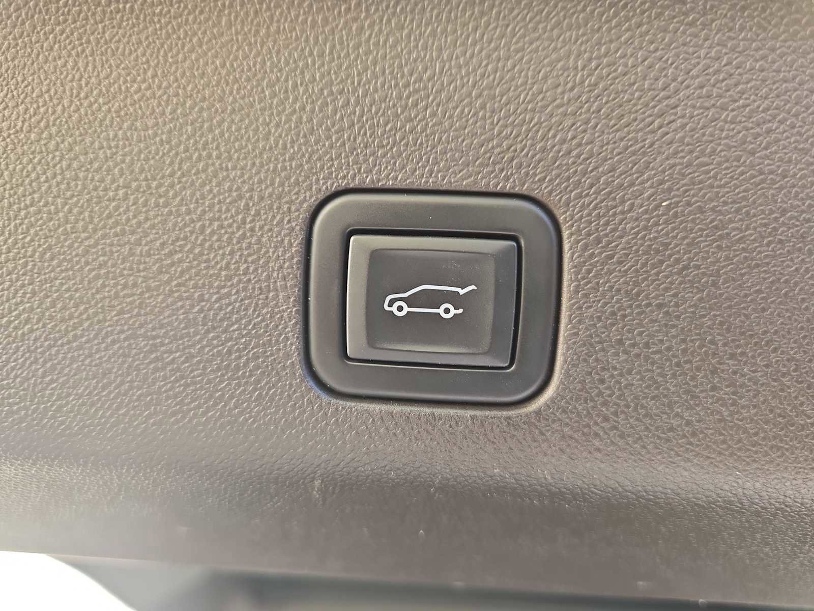 Used 2023 GMC Yukon SLT image 10