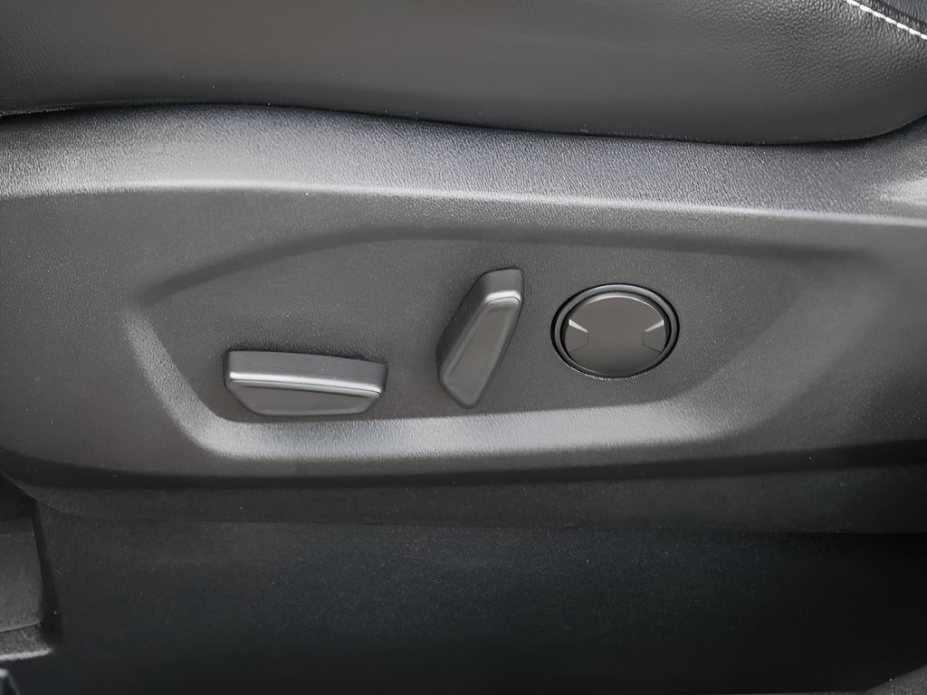 Used 2024 Ford Edge ST w/ Equipment Group 401A AWD/4WD image 16