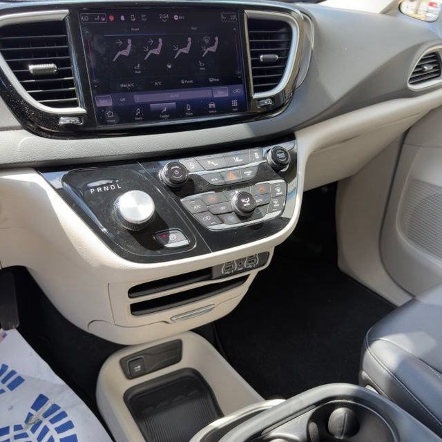 Used 2024 Chrysler Pacifica Touring-L FWD image 23